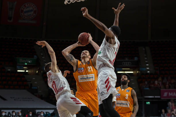 她不仅现实 她不仅现实